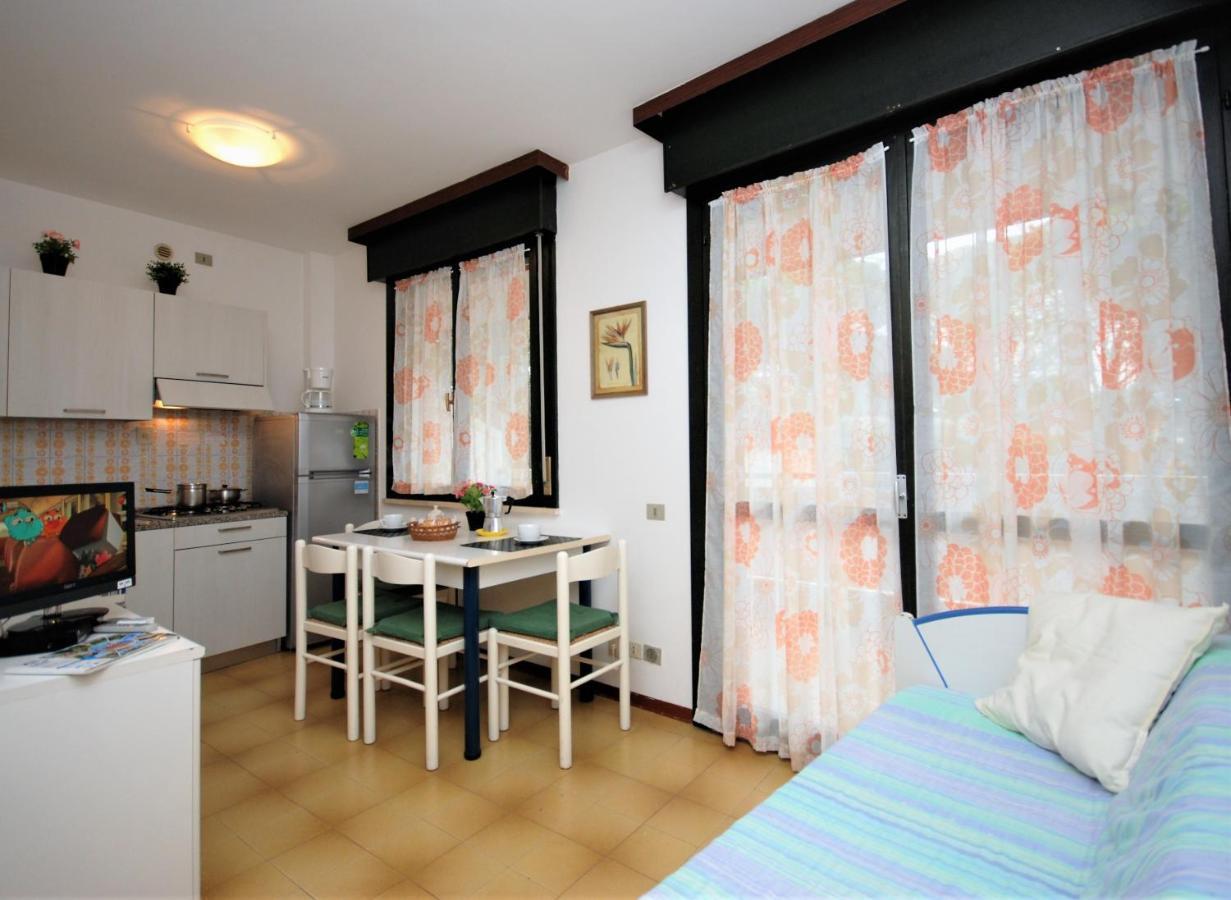 Residenza La Meridiana Lignano Sabbiadoro Bagian luar foto