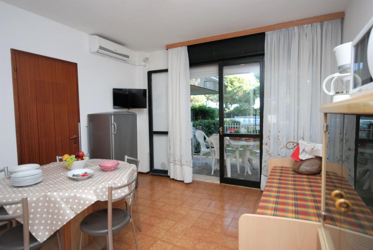 Residenza La Meridiana Lignano Sabbiadoro Bagian luar foto
