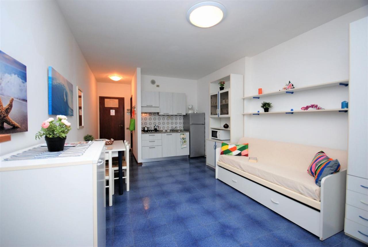 Residenza La Meridiana Lignano Sabbiadoro Bagian luar foto