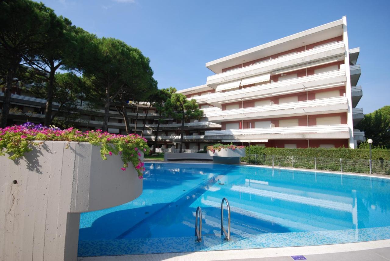 Residenza La Meridiana Apartment Lignano Sabbiadoro Bagian luar foto